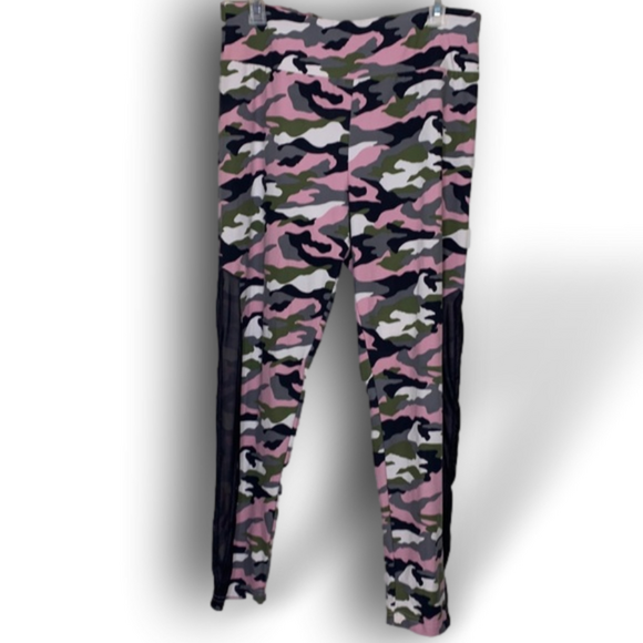 No Boundaries Pants - NO Boundaries pink and gray camo leggings with mesh sides size XL
